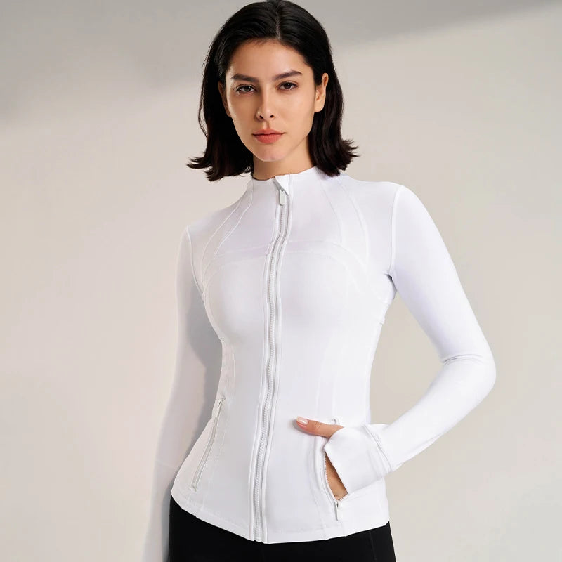 سترة رياضية نسائية بقصّة Slim-Fit من BreezeFit