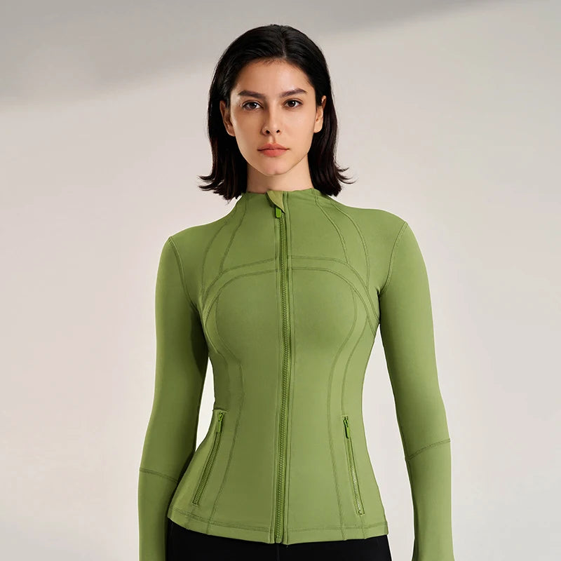 سترة رياضية نسائية بقصّة Slim-Fit من BreezeFit